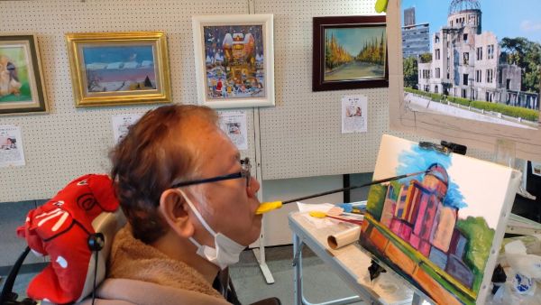 会場で実演を行っている梅宮俊明（2023年）