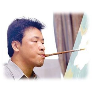 口に筆をくわえて日本画を制作する南正文